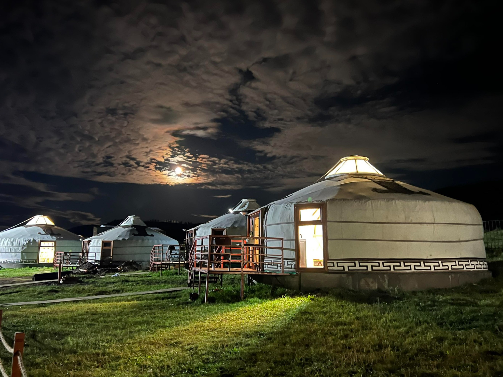 Агаарт гарч, алжаалаа тайлах хамгийн тааламжтай газраар Lotus resort-ыг нэрлэе!